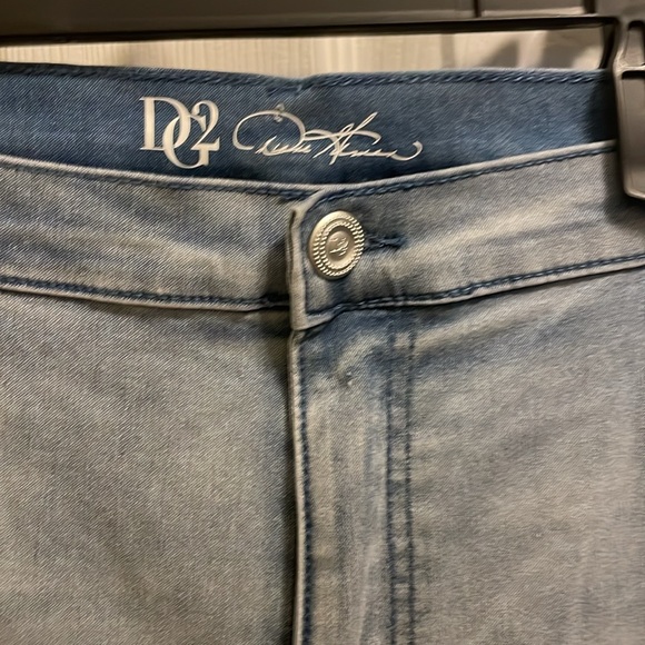 DG2 Stretch Lightwash Capris with Double Stylish Hem 20W - Picture 2 of 7